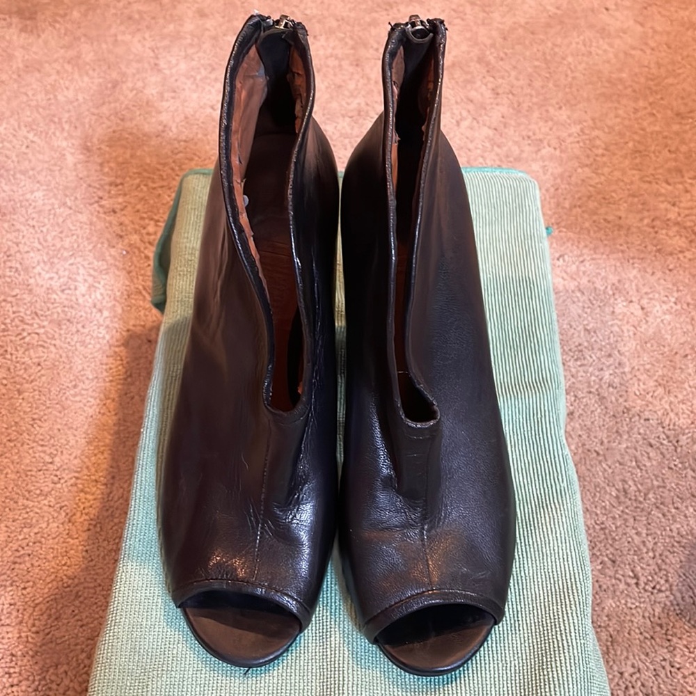 MRKT Black Heels 6.5